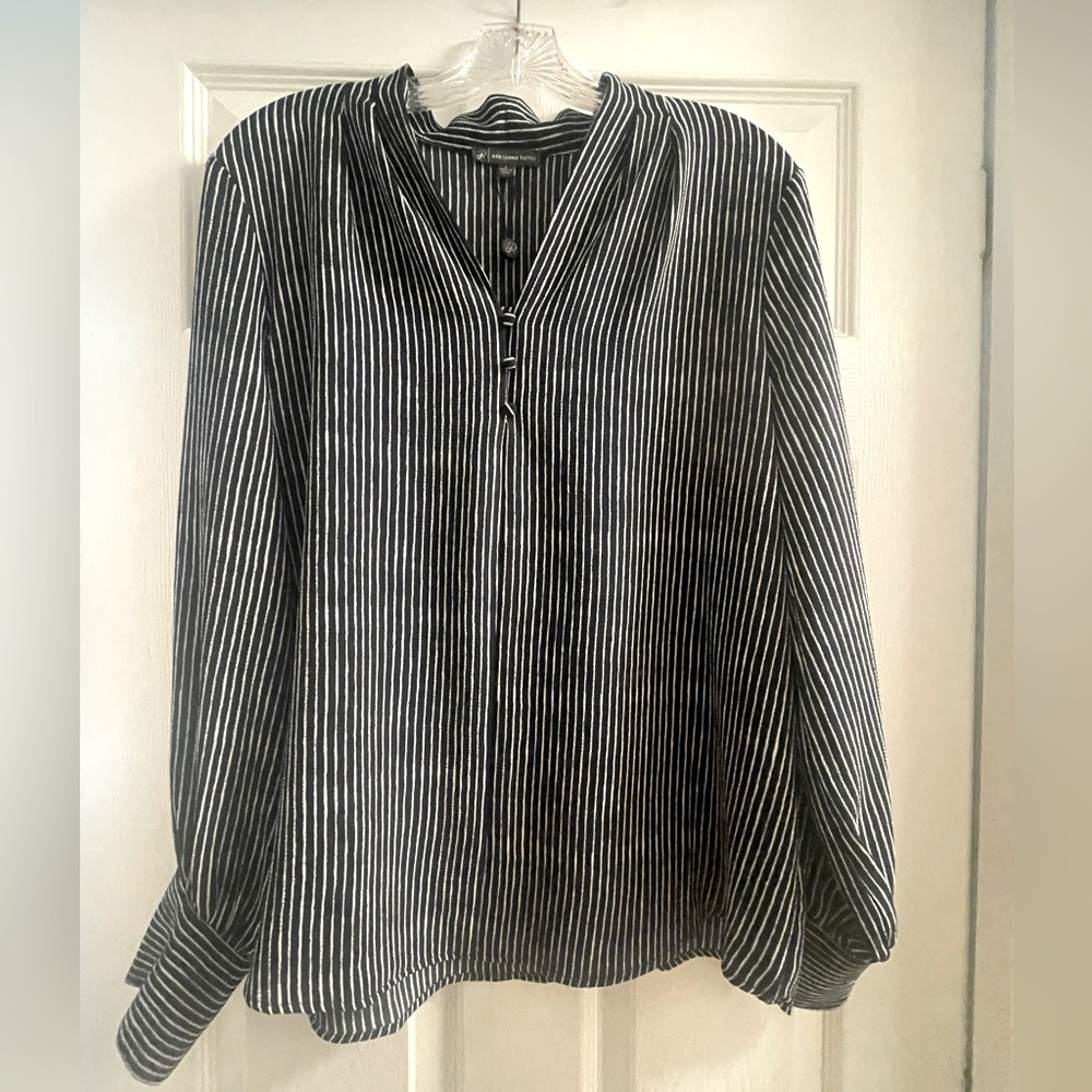 NWT Adrianna Papell button v-neck blouse